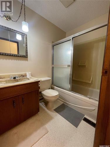 5 2Nd Avenue W, Maple Creek, SK - Indoor Photo Showing Bathroom