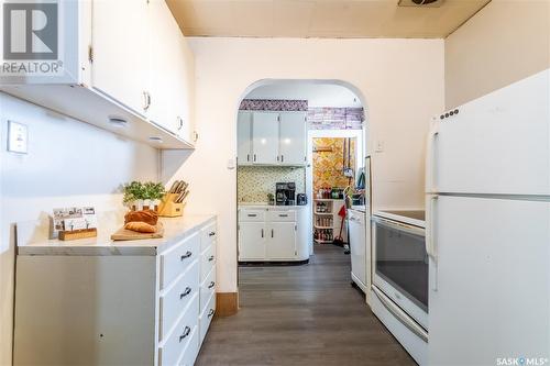 1177 Wolfe Avenue, Moose Jaw, SK - Indoor Photo Showing Kitchen