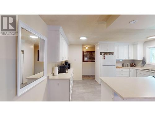 4059 Aird Road, Quesnel, BC - Indoor Photo Showing Kitchen