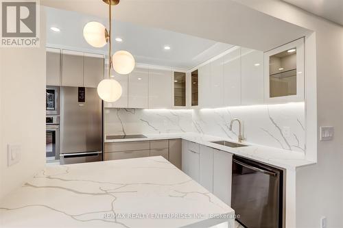 507 - 1 Palace Pier Court, Toronto, ON - Indoor Photo Showing Kitchen