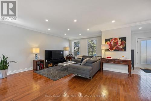 1376 Northaven Drive, Mississauga, ON - Indoor Photo Showing Living Room