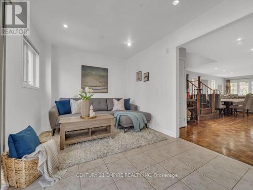 36 Saintsbury Crescent, Brampton, ON - Indoor Photo Showing Living Room