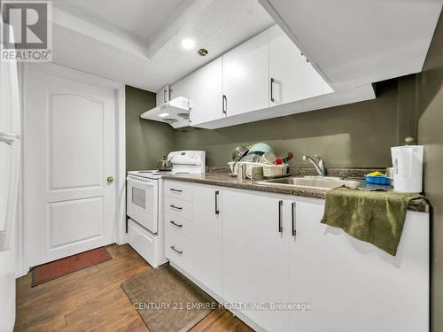36 Saintsbury Crescent, Brampton, ON - Indoor Photo Showing Kitchen