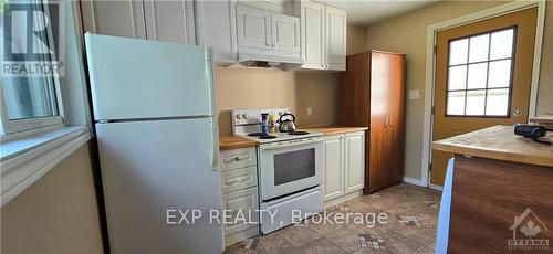 12 Herriott Street, Carleton Place, ON - Indoor Photo Showing Kitchen