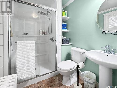 161 28Th Street, Battleford, SK - Indoor Photo Showing Bathroom