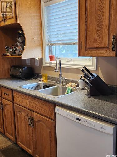 1412 Hochelaga Street W, Moose Jaw, SK - Indoor Photo Showing Kitchen With Double Sink