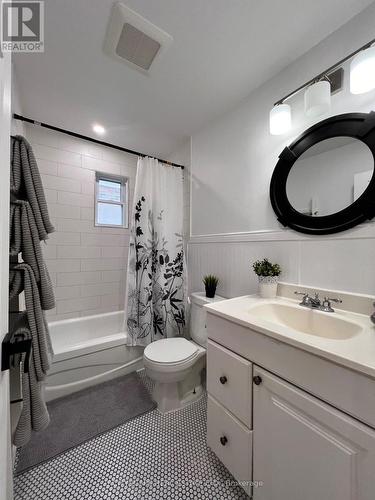 194 Manning Avenue, Toronto, ON - Indoor Photo Showing Bathroom