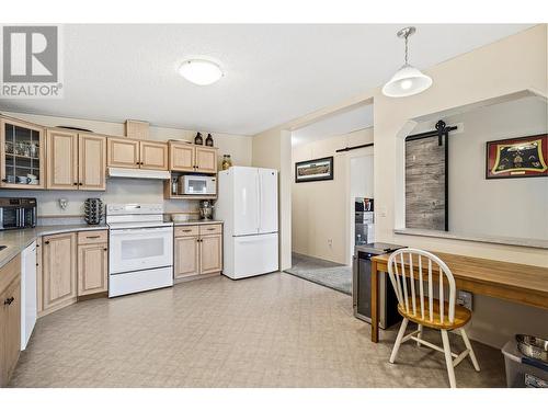 900 10 Avenue Se Unit# 7, Salmon Arm, BC - Indoor Photo Showing Kitchen