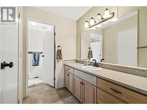900 10 Avenue Se Unit# 7, Salmon Arm, BC - Indoor Photo Showing Bathroom