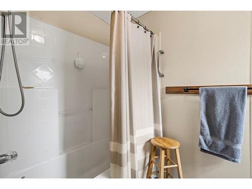 900 10 Avenue Se Unit# 7, Salmon Arm, BC - Indoor Photo Showing Bathroom