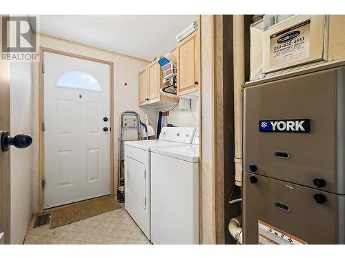 900 10 Avenue Se Unit# 7, Salmon Arm, BC - Indoor Photo Showing Laundry Room