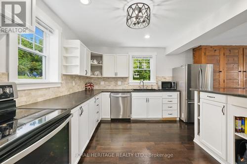 1122 Smith Street, Brighton, ON - Indoor Photo Showing Kitchen With Upgraded Kitchen