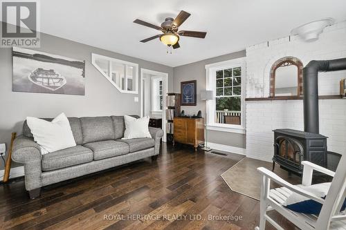 1122 Smith Street, Brighton, ON - Indoor Photo Showing Living Room