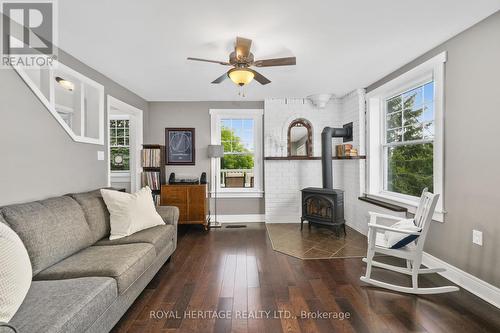 1122 Smith Street, Brighton, ON - Indoor Photo Showing Living Room