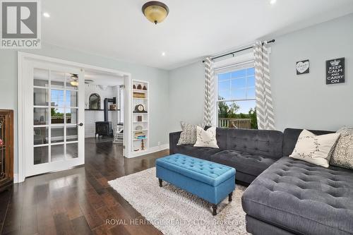 1122 Smith Street, Brighton, ON - Indoor Photo Showing Living Room