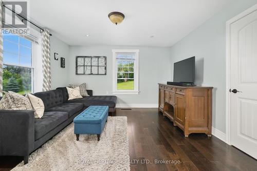 1122 Smith Street, Brighton, ON - Indoor Photo Showing Living Room