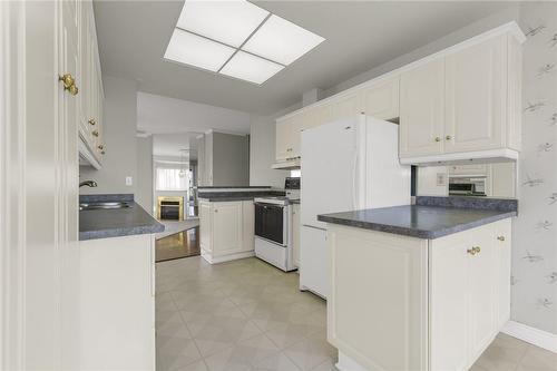 1201 North Shore Boulevard E|Unit #1105, Burlington, ON - Indoor Photo Showing Kitchen