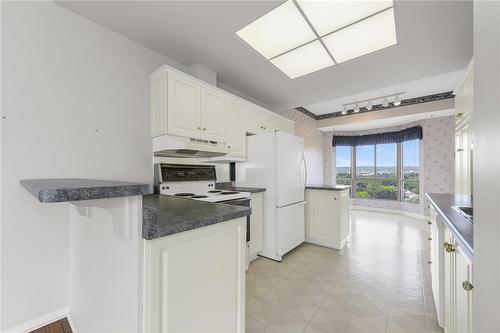 1201 North Shore Boulevard E|Unit #1105, Burlington, ON - Indoor Photo Showing Kitchen