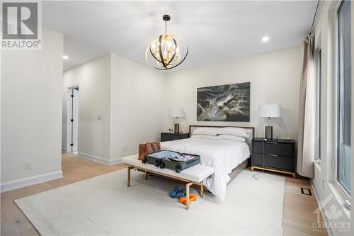 527 Broadhead Avenue, Ottawa, ON - Indoor Photo Showing Bedroom