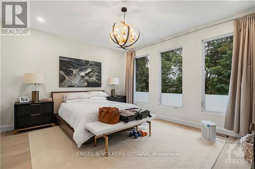 527 Broadhead Avenue, Ottawa, ON - Indoor Photo Showing Bedroom