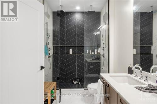 527 Broadhead Avenue, Ottawa, ON - Indoor Photo Showing Bathroom