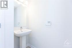 Convenient powder room - 