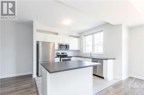 Beautiful kitchen with stainless steel appliances and island - 68 Cordage Street, Ottawa, ON - Indoor Photo Showing Kitchen