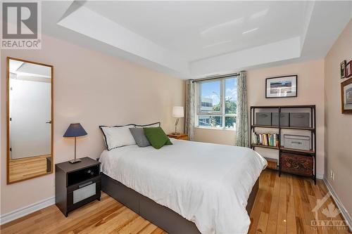 445 Laurier Avenue W Unit#302, Ottawa, ON - Indoor Photo Showing Bedroom