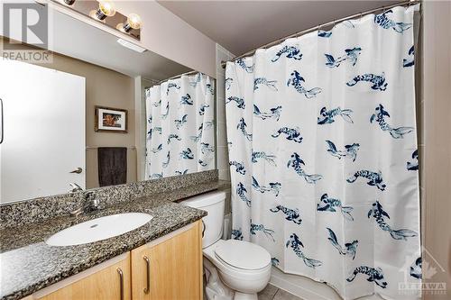 445 Laurier Avenue W Unit#302, Ottawa, ON - Indoor Photo Showing Bathroom