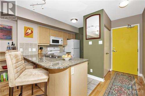 445 Laurier Avenue W Unit#302, Ottawa, ON - Indoor Photo Showing Kitchen With Double Sink