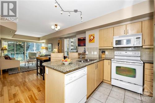 445 Laurier Avenue W Unit#302, Ottawa, ON - Indoor Photo Showing Kitchen With Double Sink