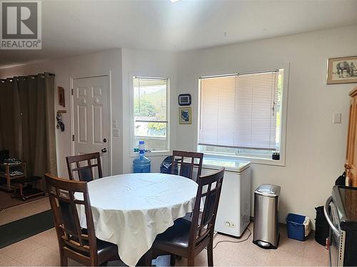 5683 97N Highway, Falkland, BC - Indoor Photo Showing Dining Room