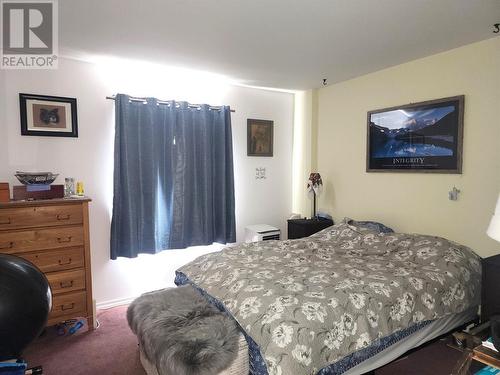 5683 97N Highway, Falkland, BC - Indoor Photo Showing Bedroom