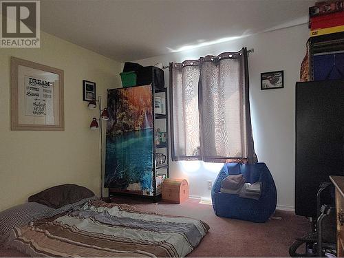 5683 97N Highway, Falkland, BC - Indoor Photo Showing Bedroom