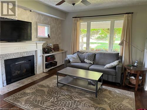 2095 4Th Avenue W, Owen Sound, ON - Indoor Photo Showing Living Room With Fireplace