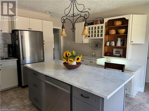 2095 4Th Avenue W, Owen Sound, ON - Indoor Photo Showing Kitchen