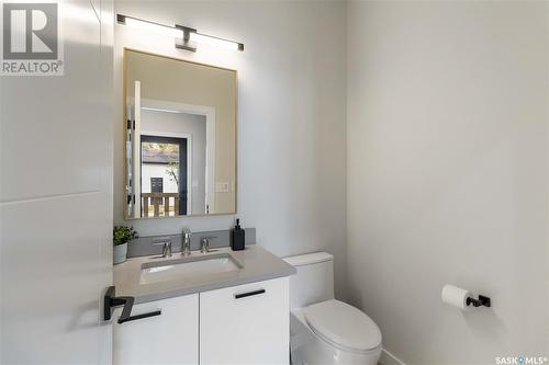 1117 9Th Street, Saskatoon, SK - Indoor Photo Showing Bathroom