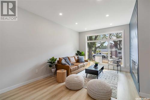 1117 9Th Street, Saskatoon, SK - Indoor Photo Showing Living Room