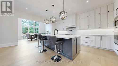 212 Southview Road, Oakville (Old Oakville), ON - Indoor Photo Showing Kitchen With Upgraded Kitchen