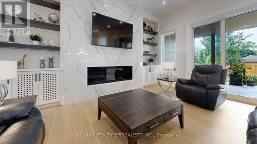 212 Southview Road, Oakville (Old Oakville), ON - Indoor Photo Showing Living Room