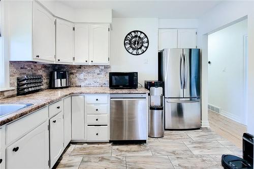 Kitchen - 44 Welbourn Drive, Hamilton, ON - Indoor Photo Showing Kitchen