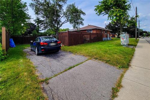 Parking for two cars - 44 Welbourn Drive, Hamilton, ON - Outdoor