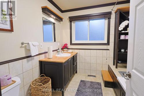 4124 Preston Avenue, Niagara Falls, ON - Indoor Photo Showing Bathroom