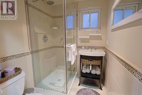 4124 Preston Avenue, Niagara Falls, ON - Indoor Photo Showing Bathroom