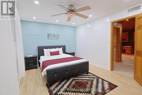 4124 Preston Avenue, Niagara Falls, ON - Indoor Photo Showing Bedroom