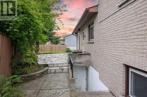 4124 Preston Avenue, Niagara Falls, ON - Outdoor With Exterior