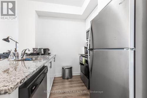 403 - 450 Dundas Street, Hamilton (Waterdown), ON - Indoor Photo Showing Kitchen