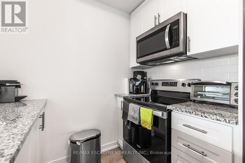 403 - 450 Dundas Street, Hamilton (Waterdown), ON - Indoor Photo Showing Kitchen