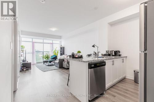 403 - 450 Dundas Street, Hamilton (Waterdown), ON - Indoor Photo Showing Kitchen