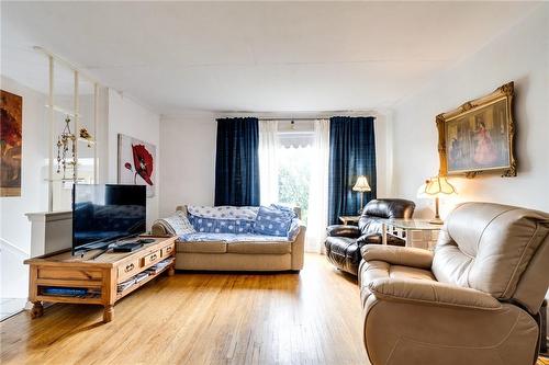 179 Habitant Drive, Toronto, ON - Indoor Photo Showing Living Room